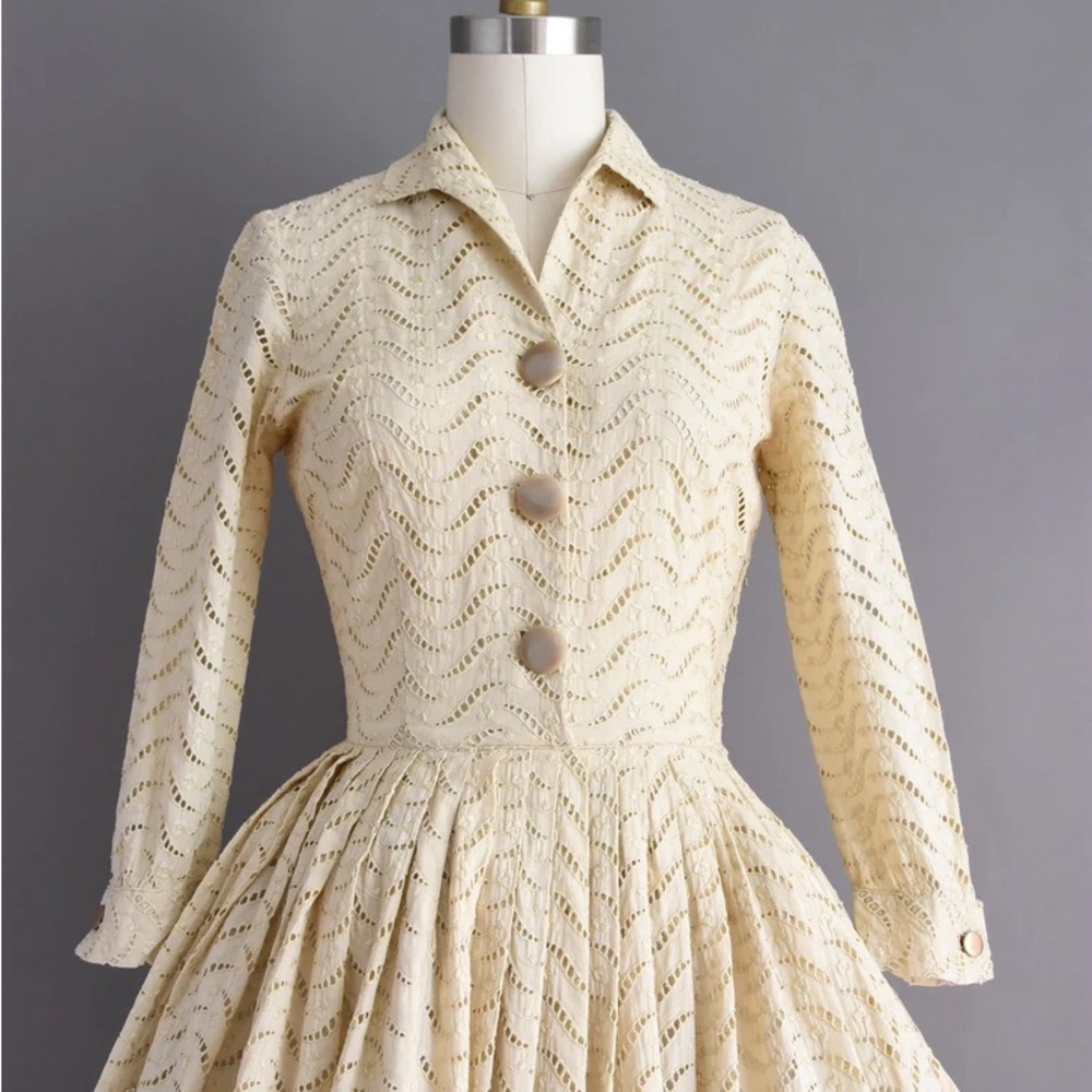 Vintage 1950s Elegant Light Beige Women's Button Up Dress - Picture 3 of 9